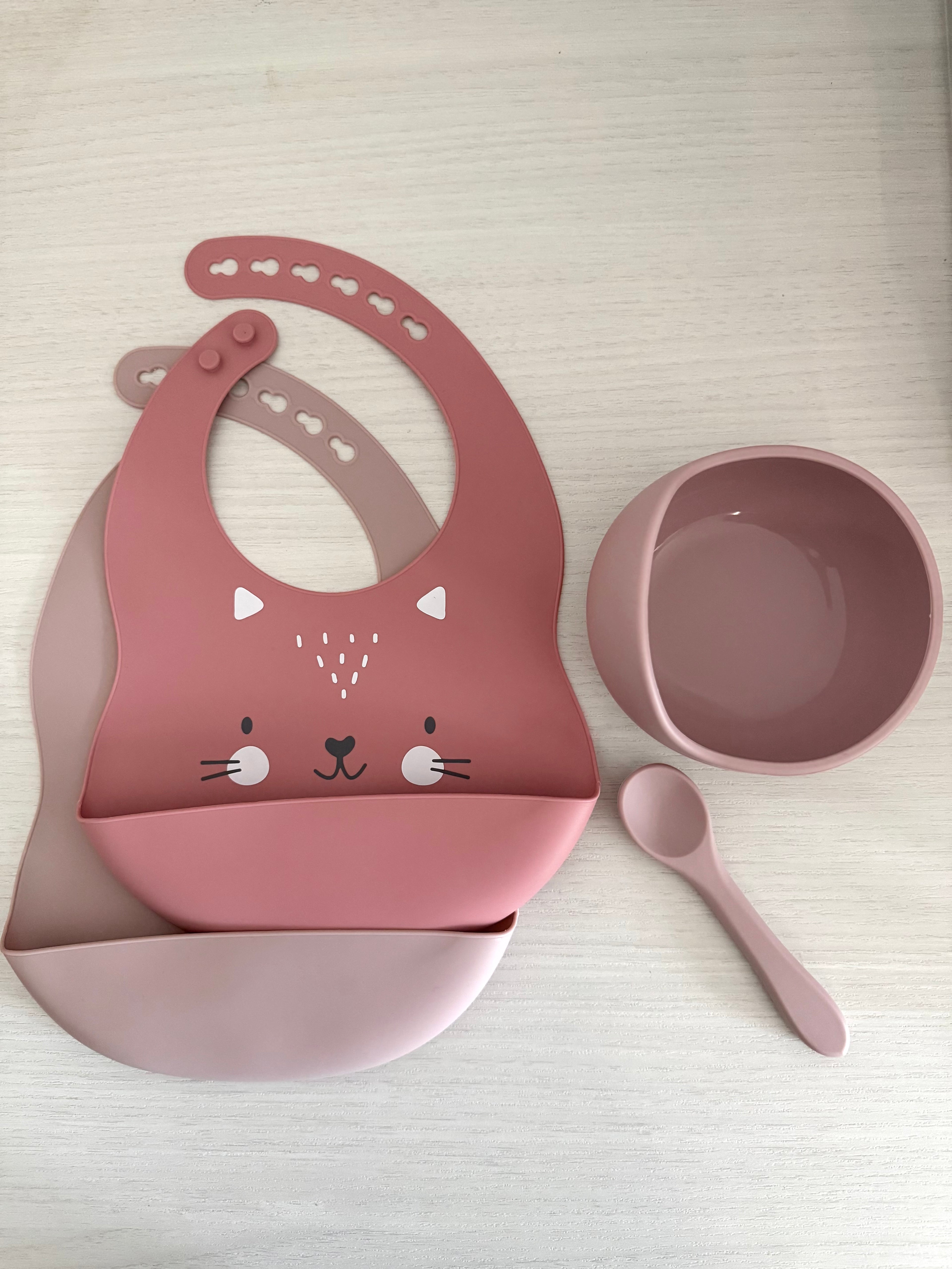 Bavoirs, bol et cuillère - petit chat rose