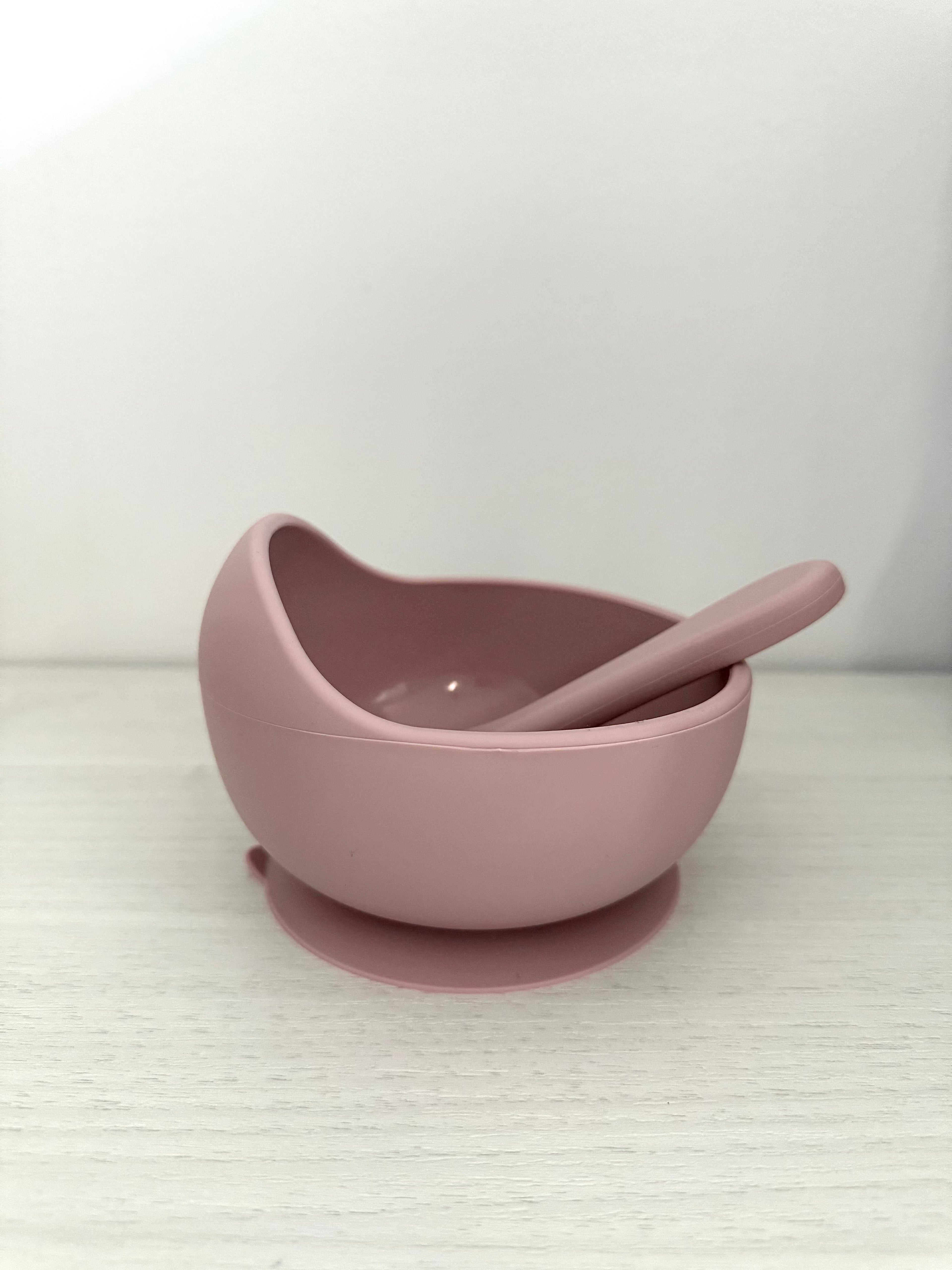 Bavoirs, bol et cuillère - petit chat rose