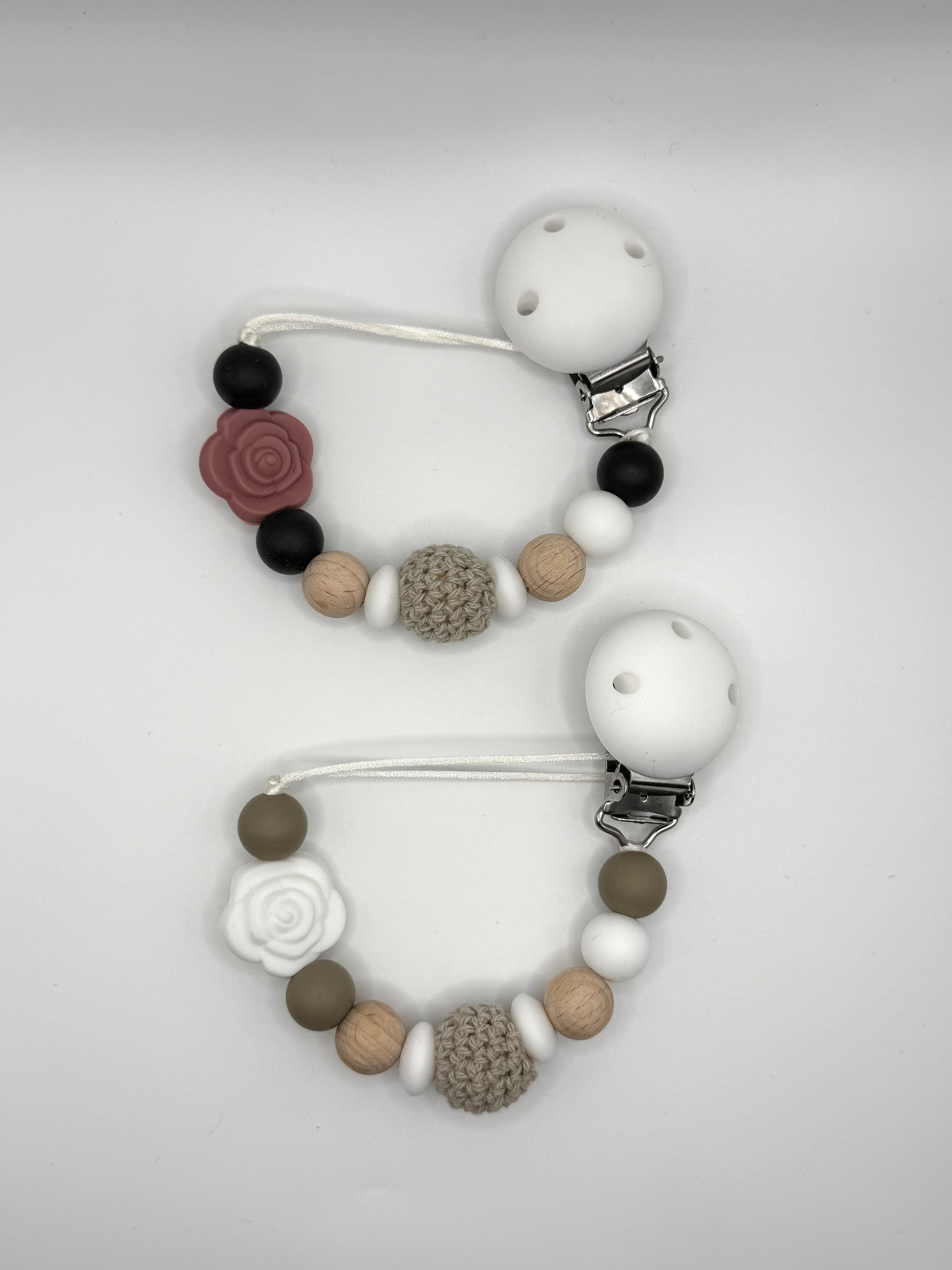 Attache-suces blanche - laine grise et fleur