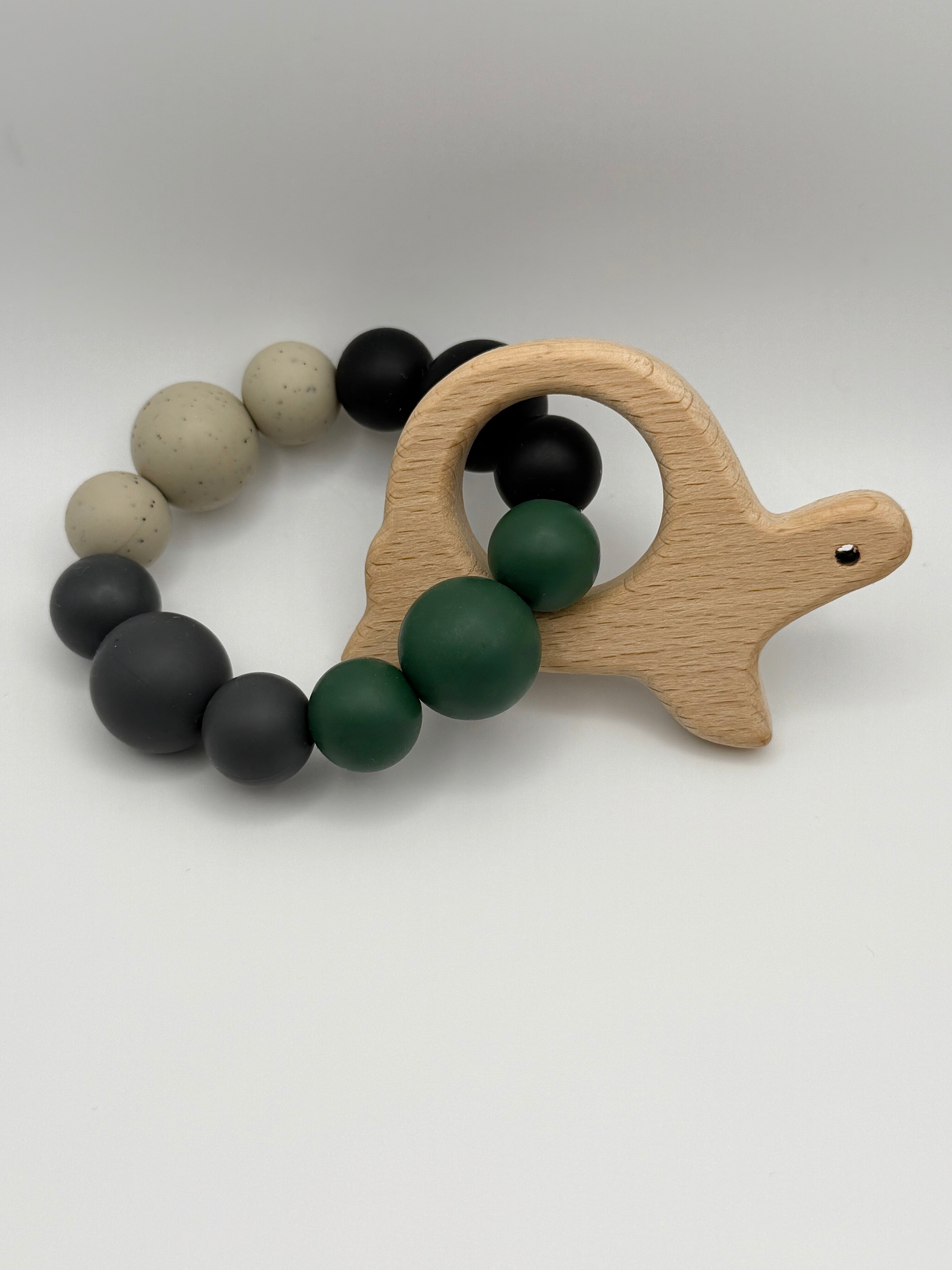 Tortue en bois - feuille verte