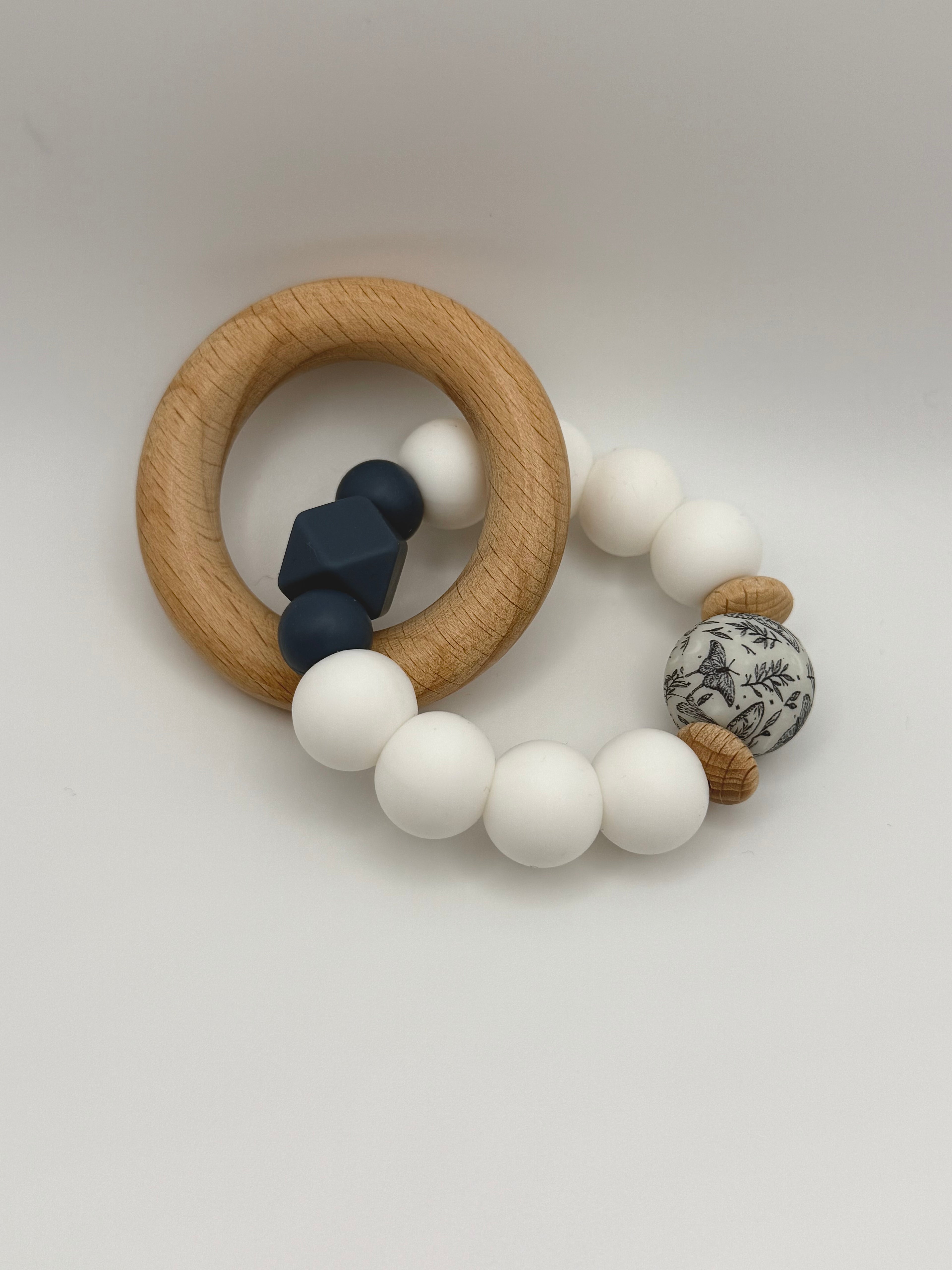 Anneau en bois - motif papillon bleu