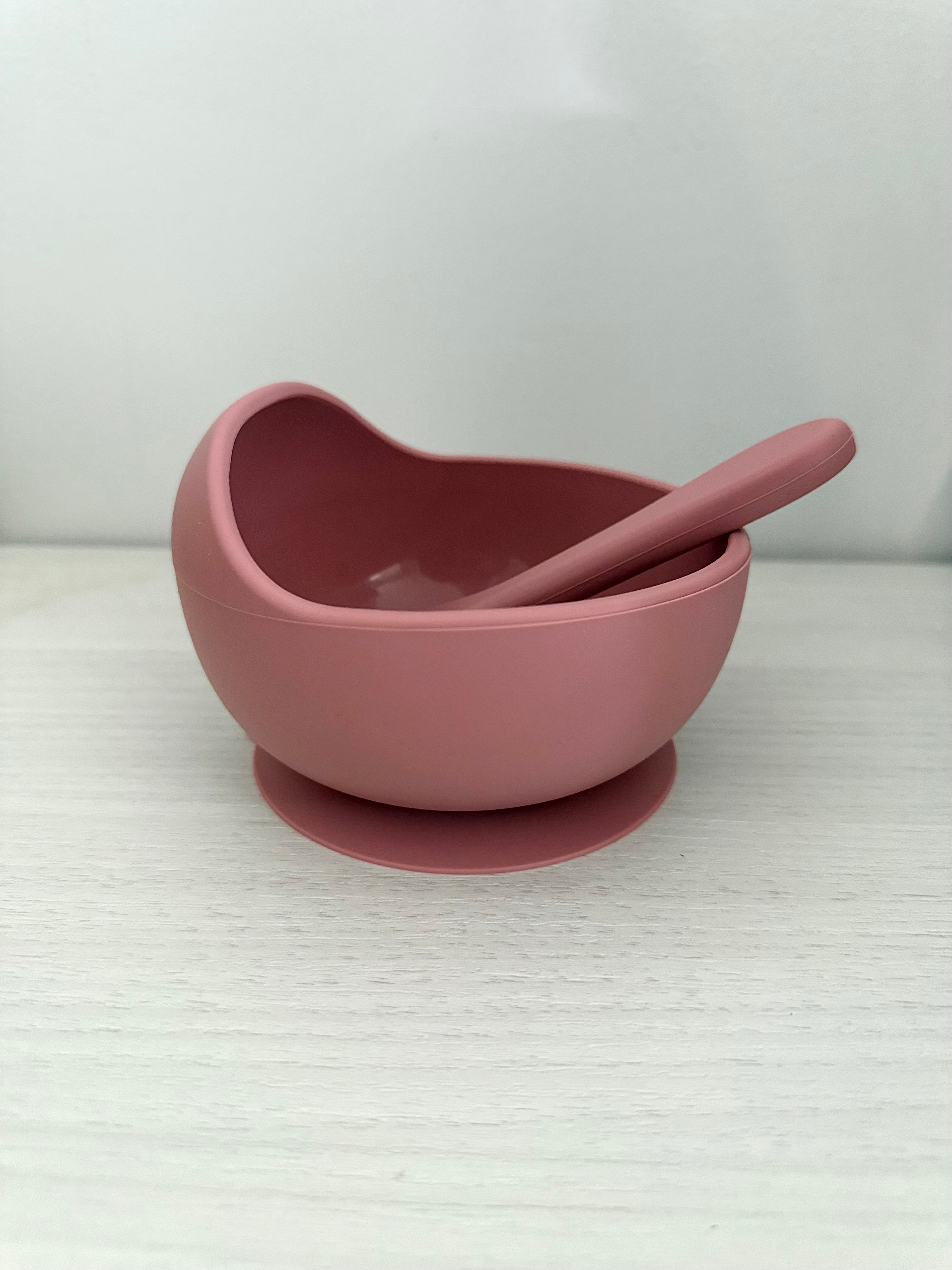 Bavoirs, bol et cuillère - arc-en-ciel