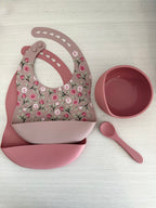 Bavoirs, bol et cuillère - fleurs rose