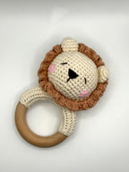 Hochet de bois crochetté - Lion