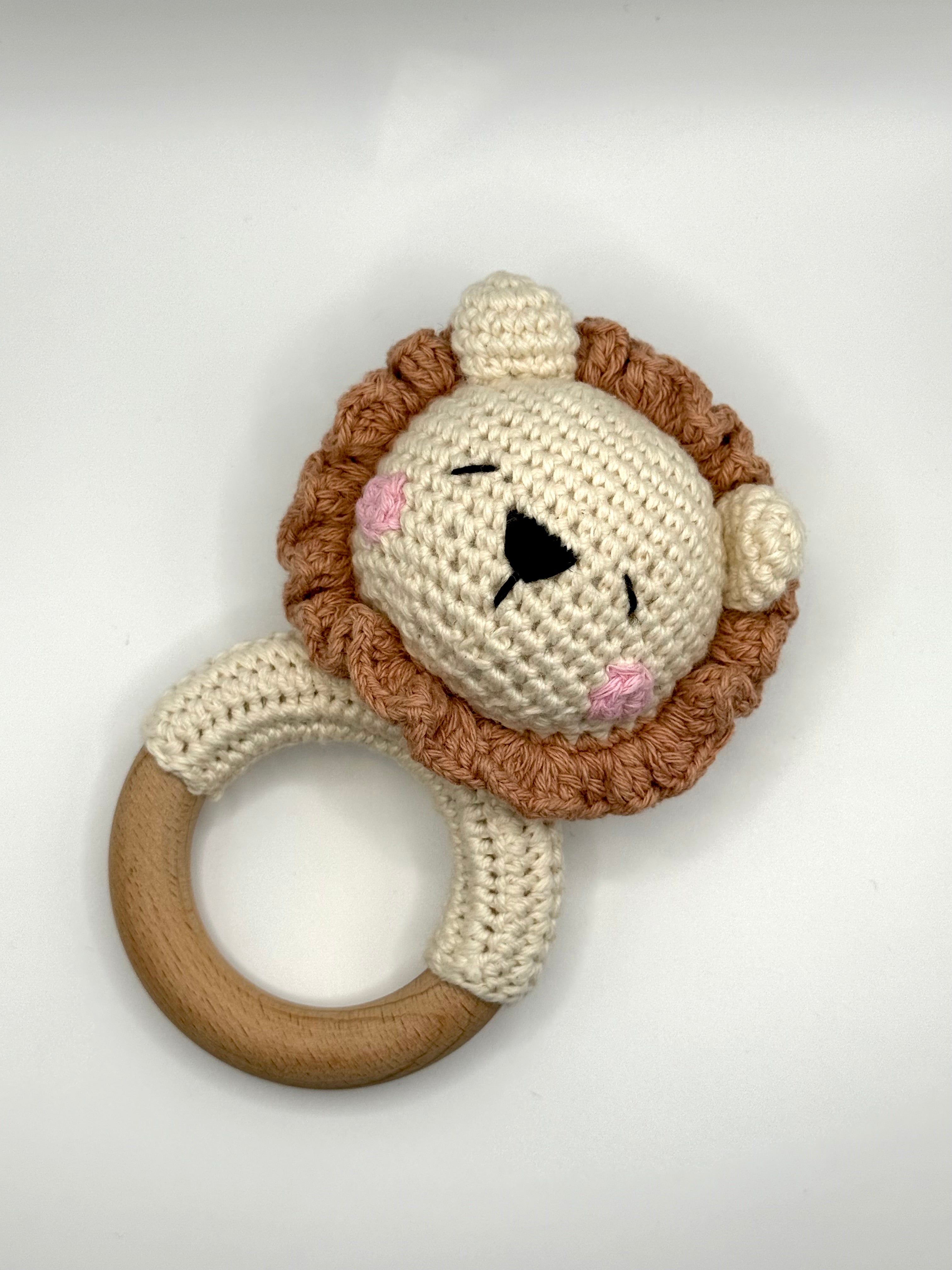 Hochet de bois crochetté - Lion